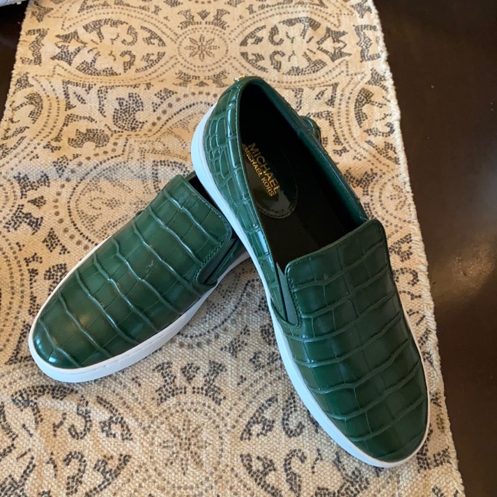 Hunter green leather embossed slip-on sneaker